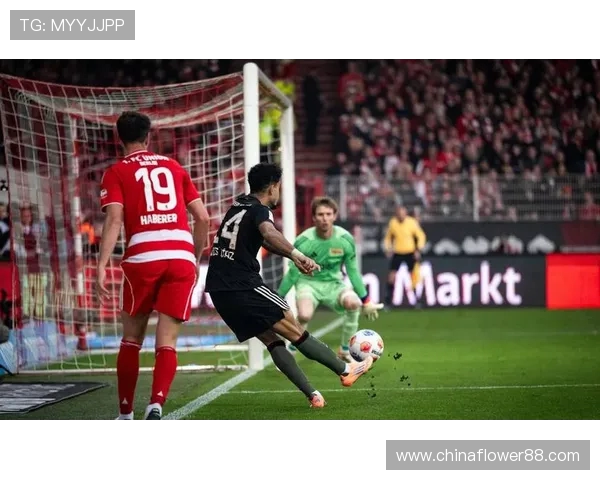 诺伊尔失误送礼迪亚斯绝妙破门柏林联与拜仁半场1-1战平